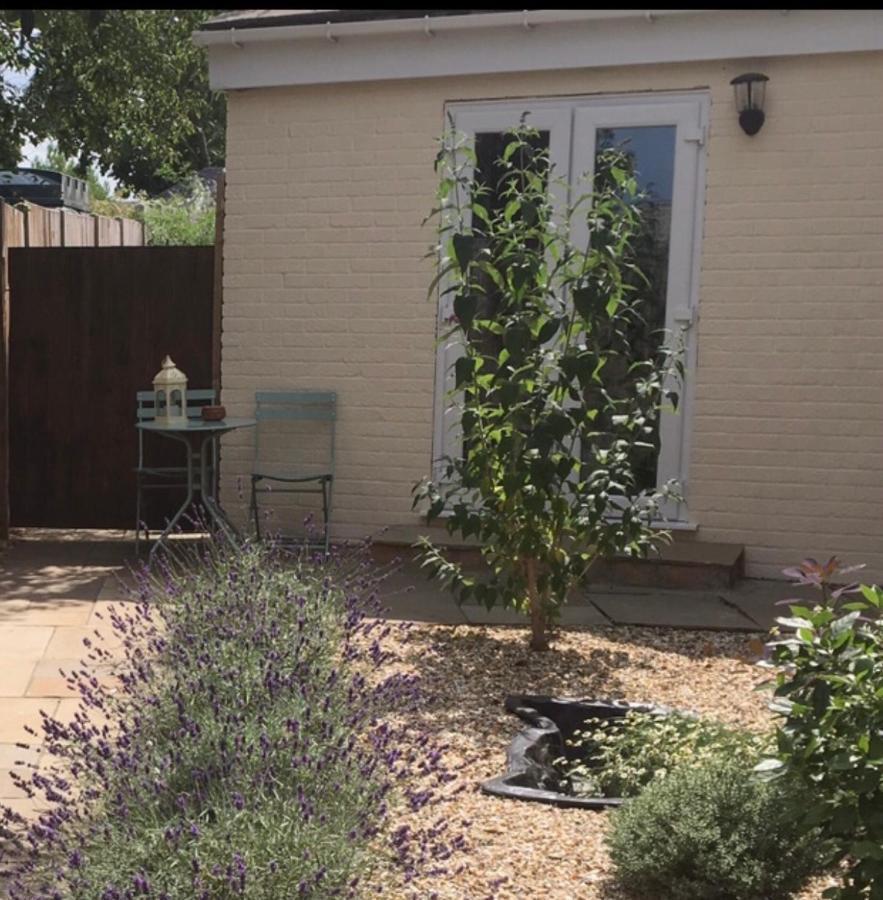 The Annexe At Asbit Lodge Mildenhall Exteriör bild